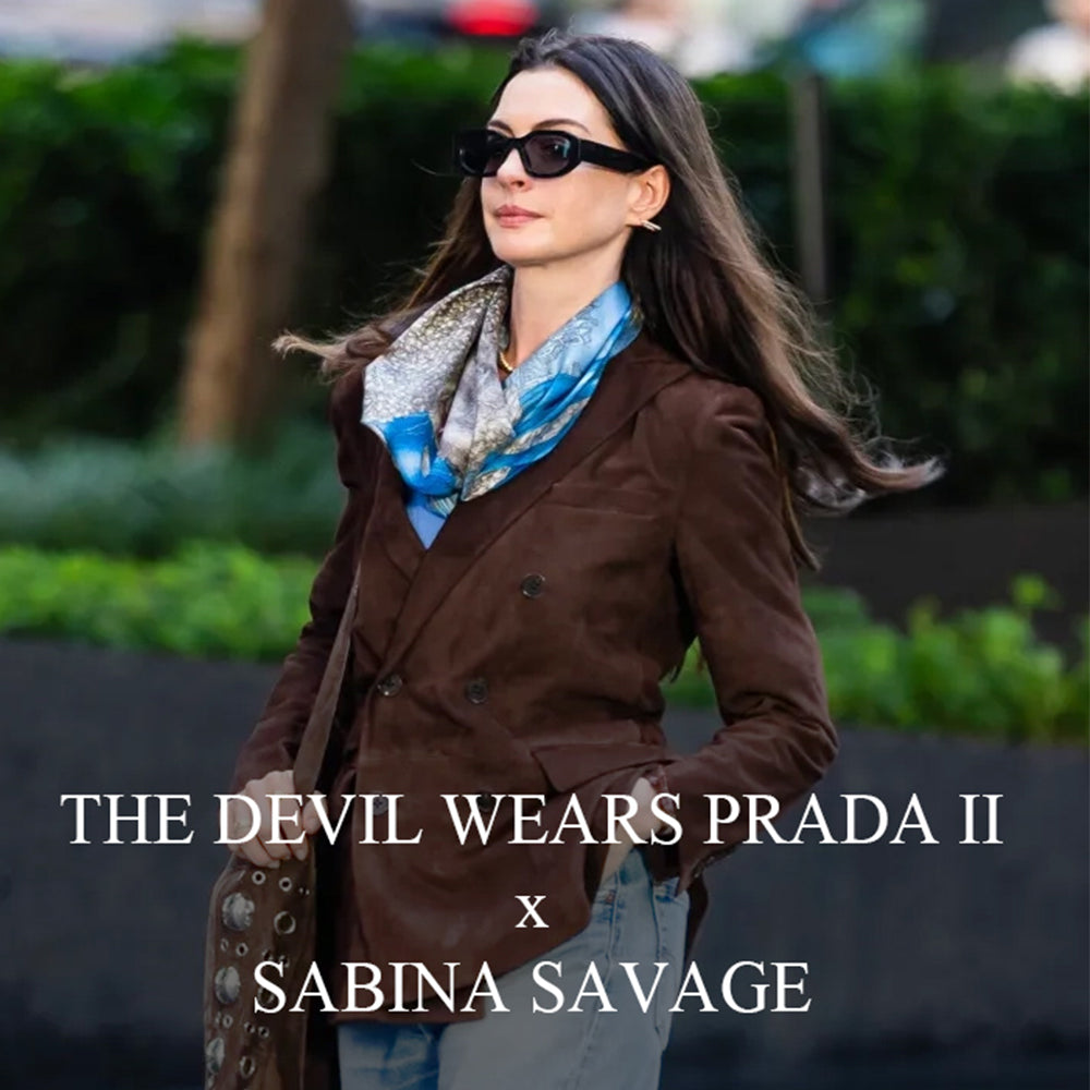 "プラダを着た悪魔2"で SABINA SAVAGEのスカーフを着用しています。