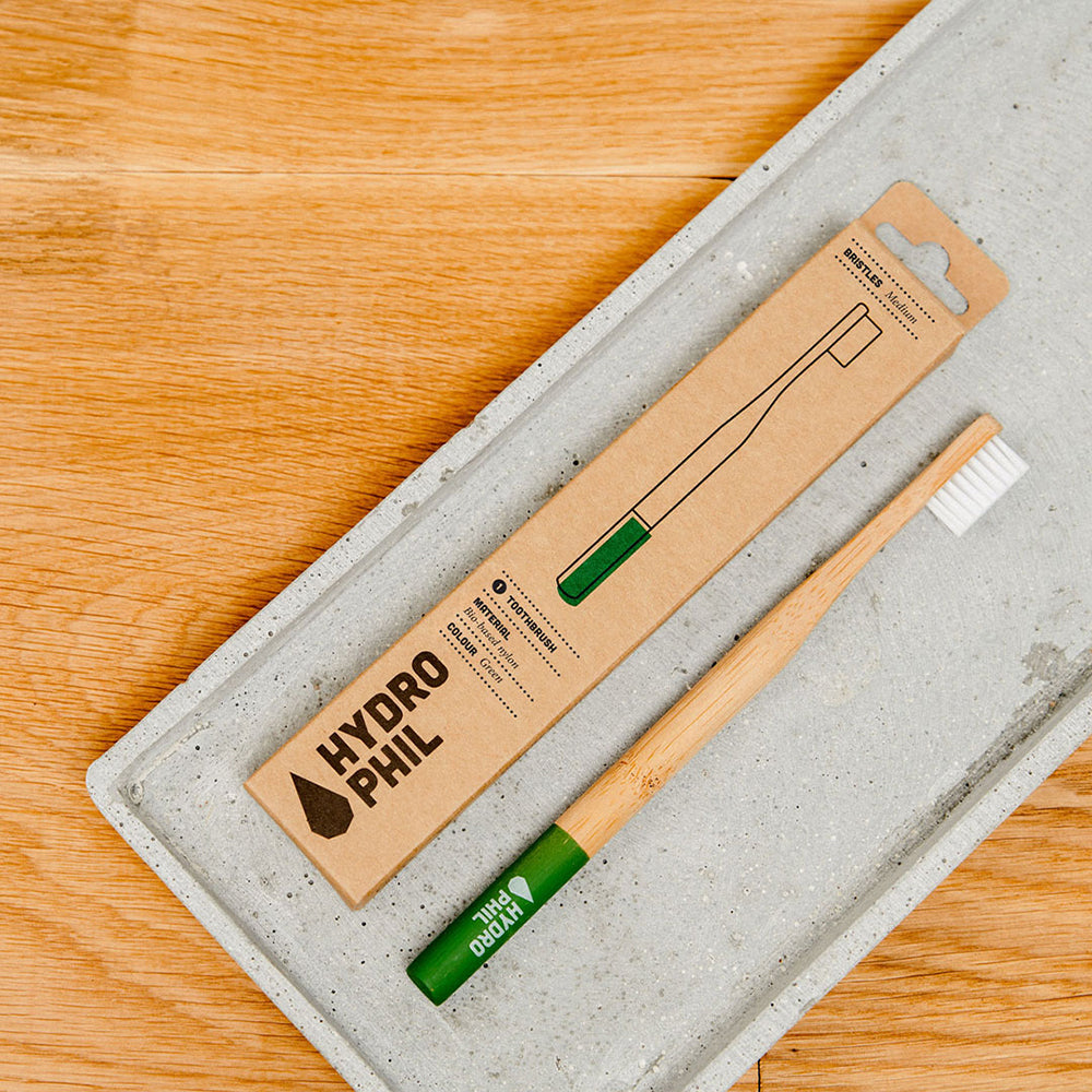 トゥースブラシ ミディアム グリーン